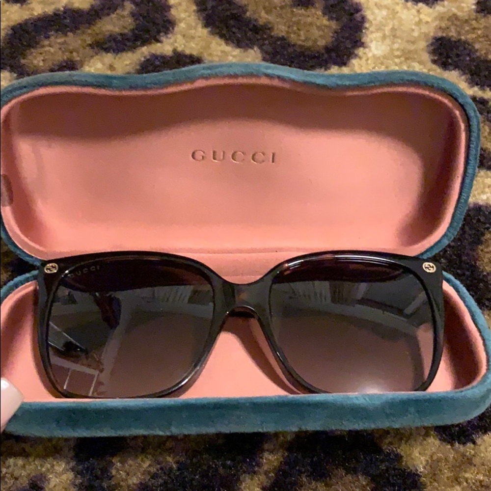 GUCCI SUNGLASSES